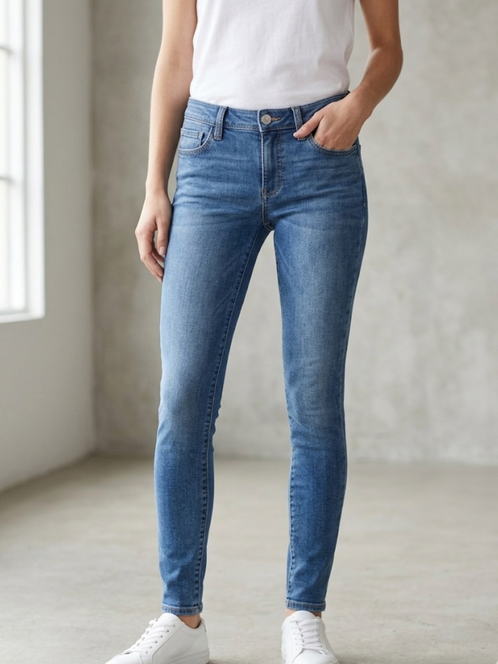 American Eagle Jegging Jeans Size 4 | Curve‑Hugging Stretch Everyday Essential